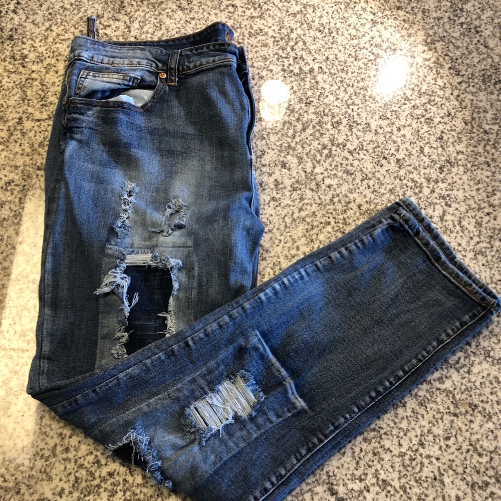 Cute Distressed VIP Plus Size 21/22 Patch Jeans